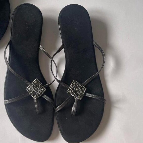 Brand New - Black Thong-Style Wedge Sandals from Aerosoles, Size 6 - Picture 1 of 2